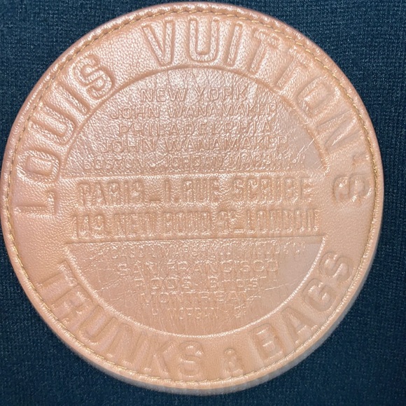 Louis Vuitton cashmere logo Poncho - Picture 3 of 9